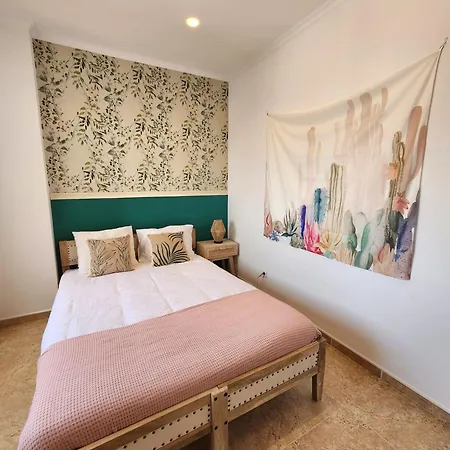 Cozy In W Swing Chairs شقة ألمادا